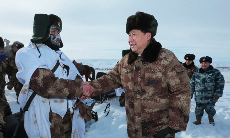 2014年1月26日，習近平總書記春節(jié)前夕冒嚴寒踏冰雪慰問邊防官兵。