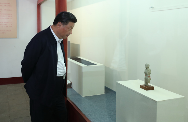 2021年5月12日，習(xí)近平總書(shū)記在南陽(yáng)市考察東漢醫(yī)學(xué)家張仲景的墓祠紀(jì)念地醫(yī)圣祠。 