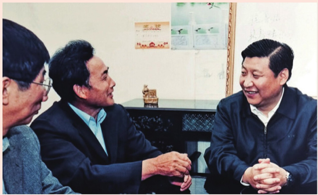 2003年4月24日，時(shí)任浙江省委書記習(xí)近平在浙江下姜村調(diào)研。